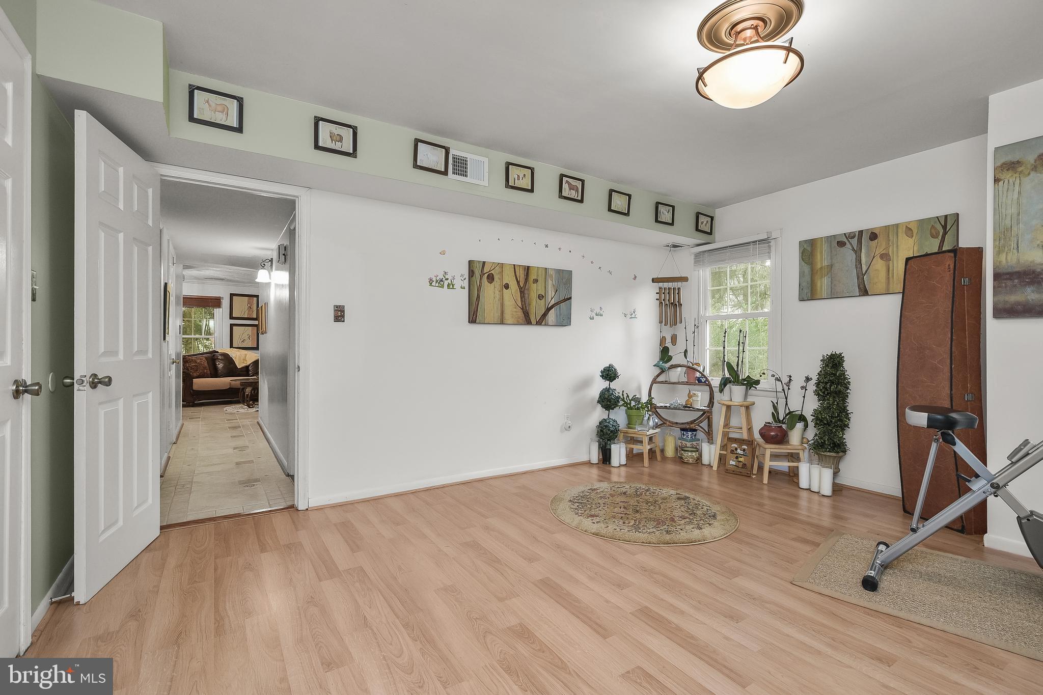 LAYTONSVILLE KNOLLS - Residential