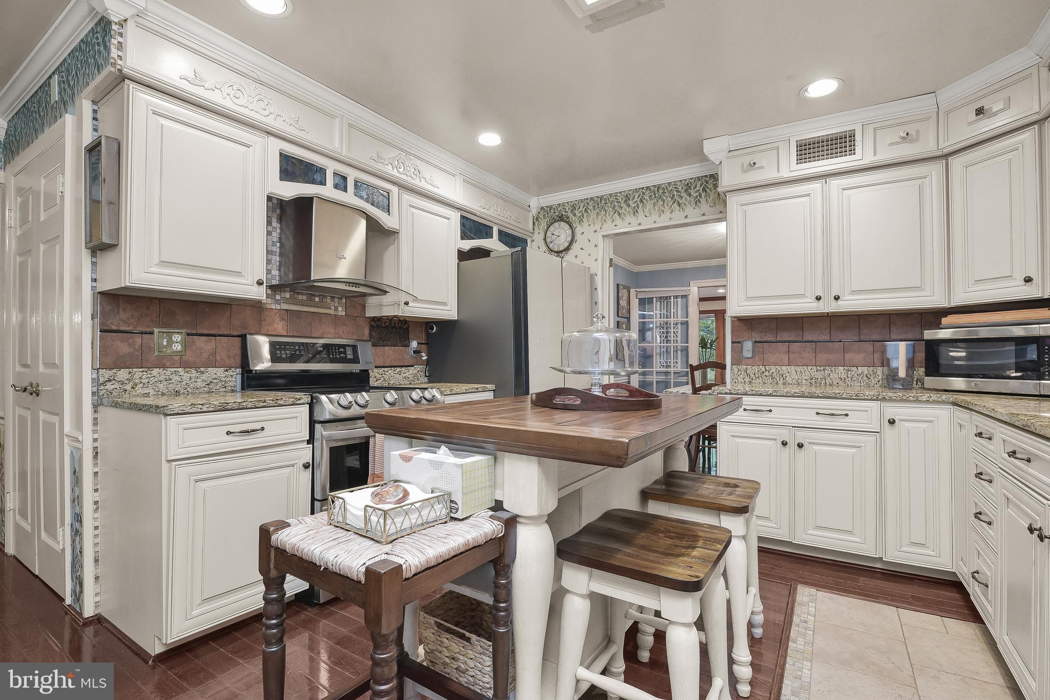 LAYTONSVILLE KNOLLS - Residential