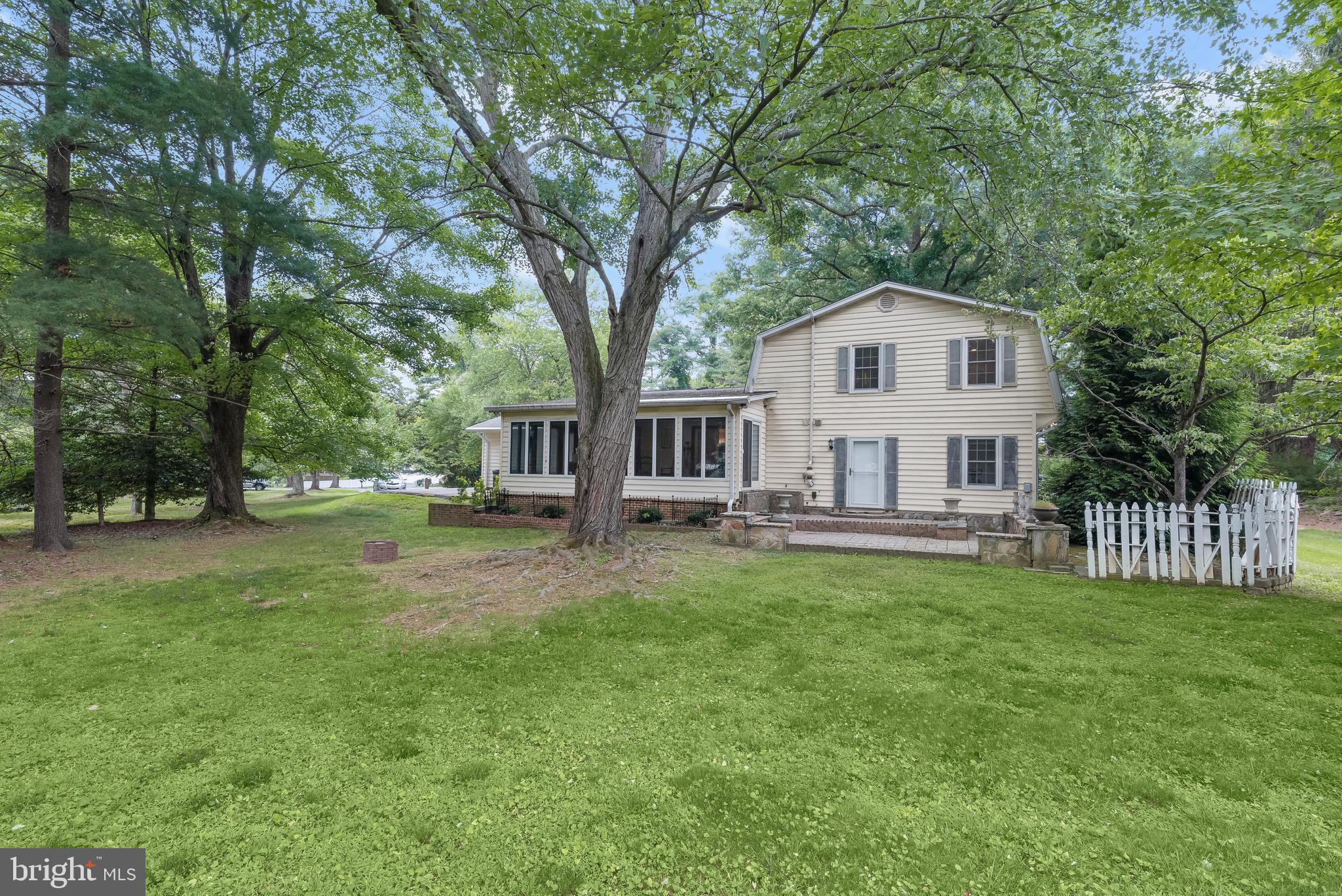 LAYTONSVILLE KNOLLS - Residential