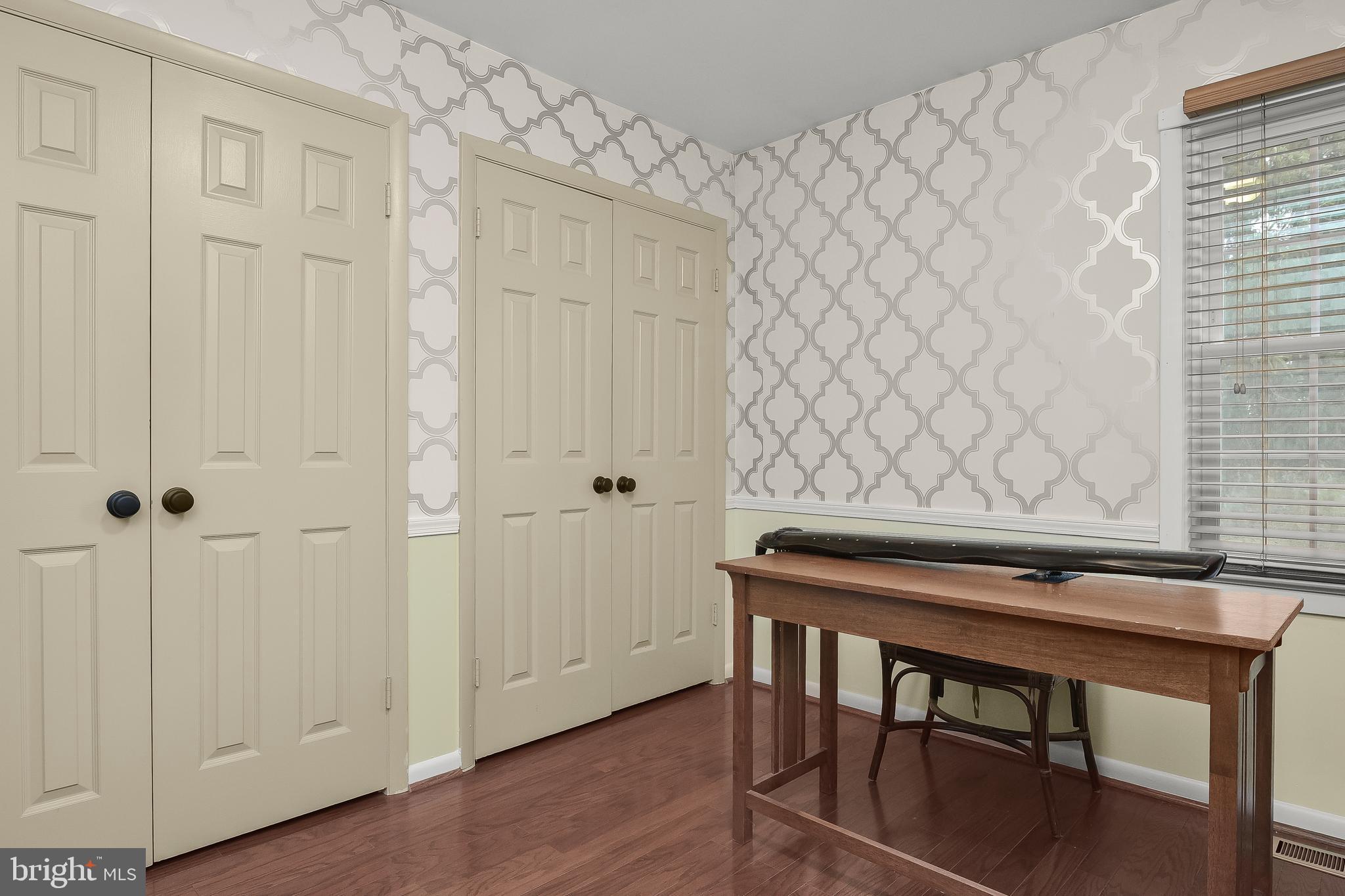 LAYTONSVILLE KNOLLS - Residential