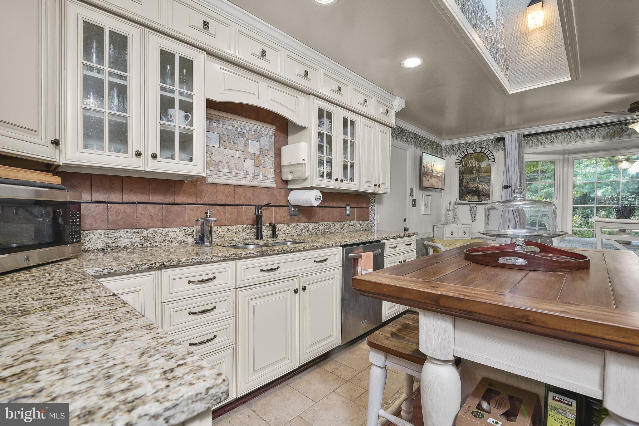 LAYTONSVILLE KNOLLS - Residential