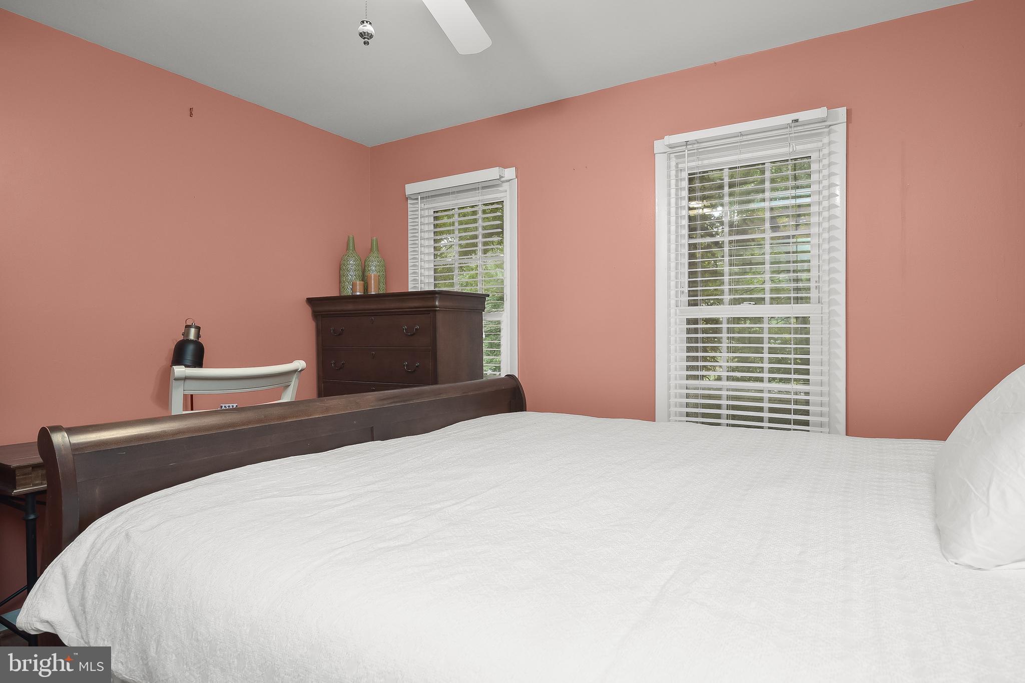 LAYTONSVILLE KNOLLS - Residential