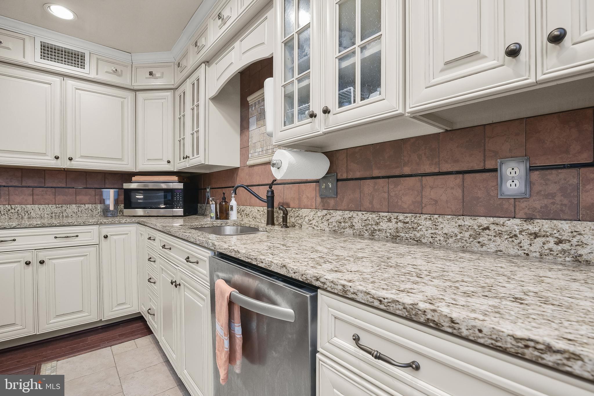 LAYTONSVILLE KNOLLS - Residential