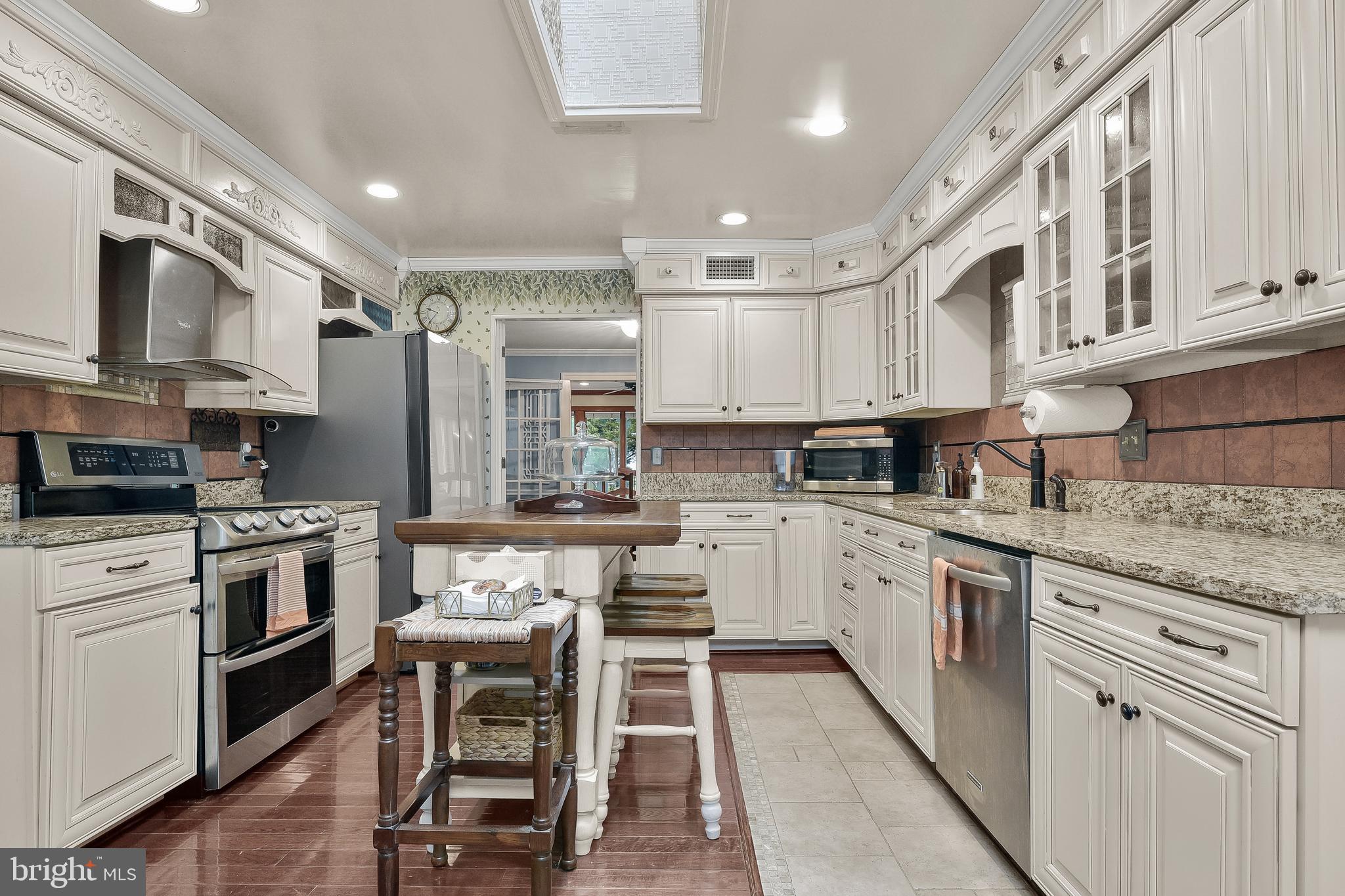 LAYTONSVILLE KNOLLS - Residential