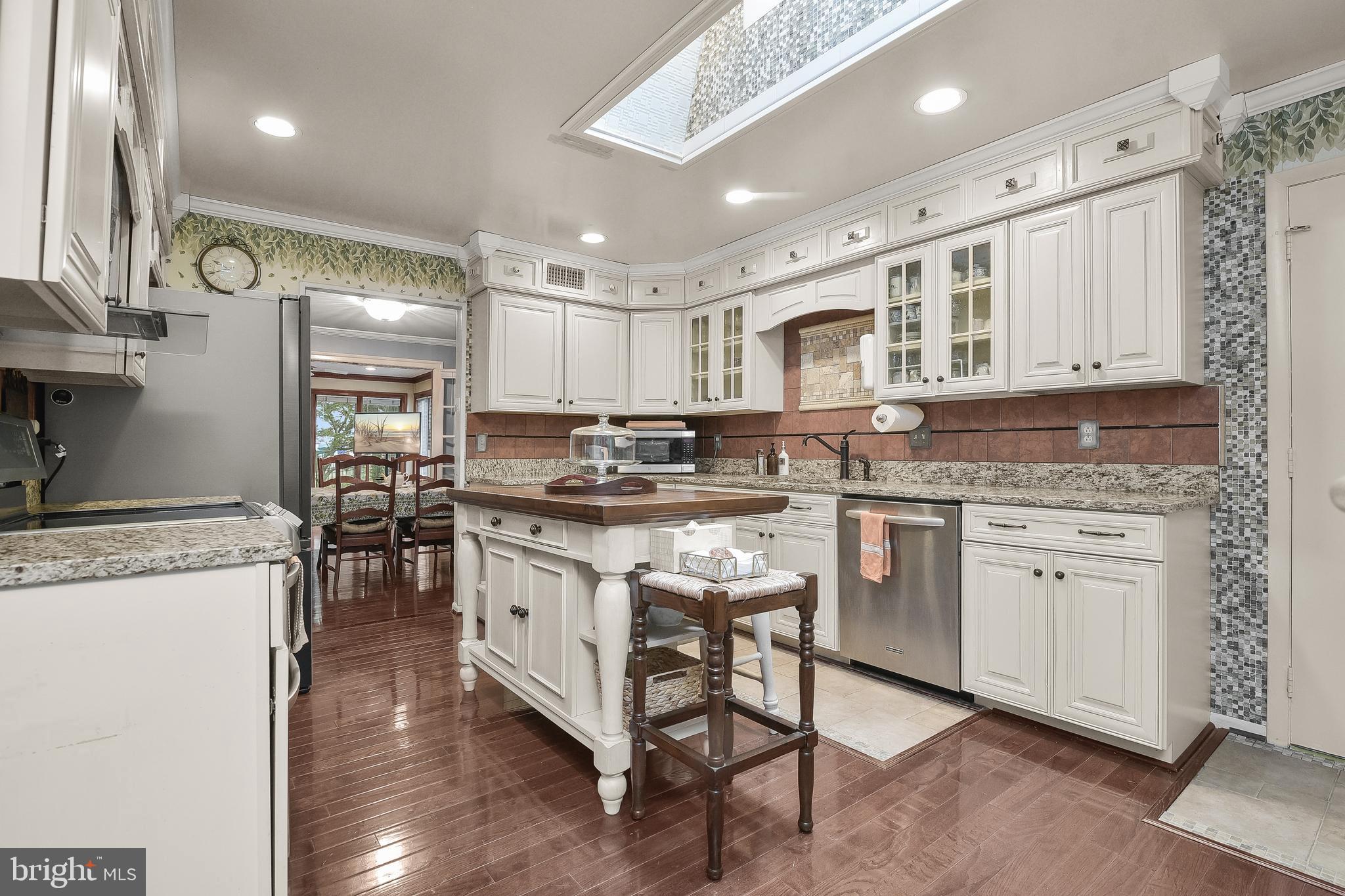 LAYTONSVILLE KNOLLS - Residential