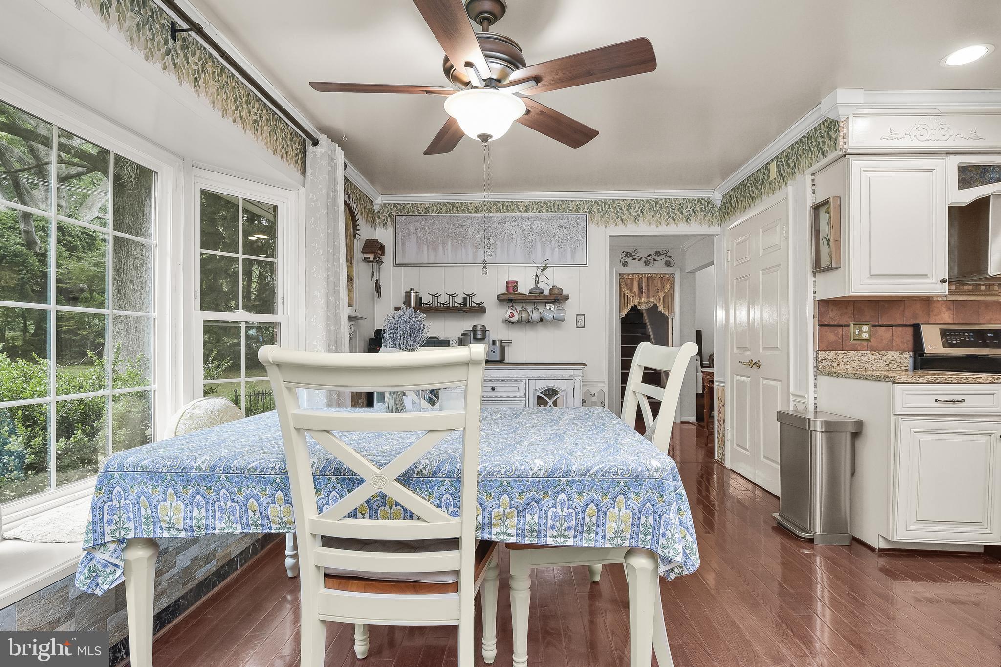 LAYTONSVILLE KNOLLS - Residential