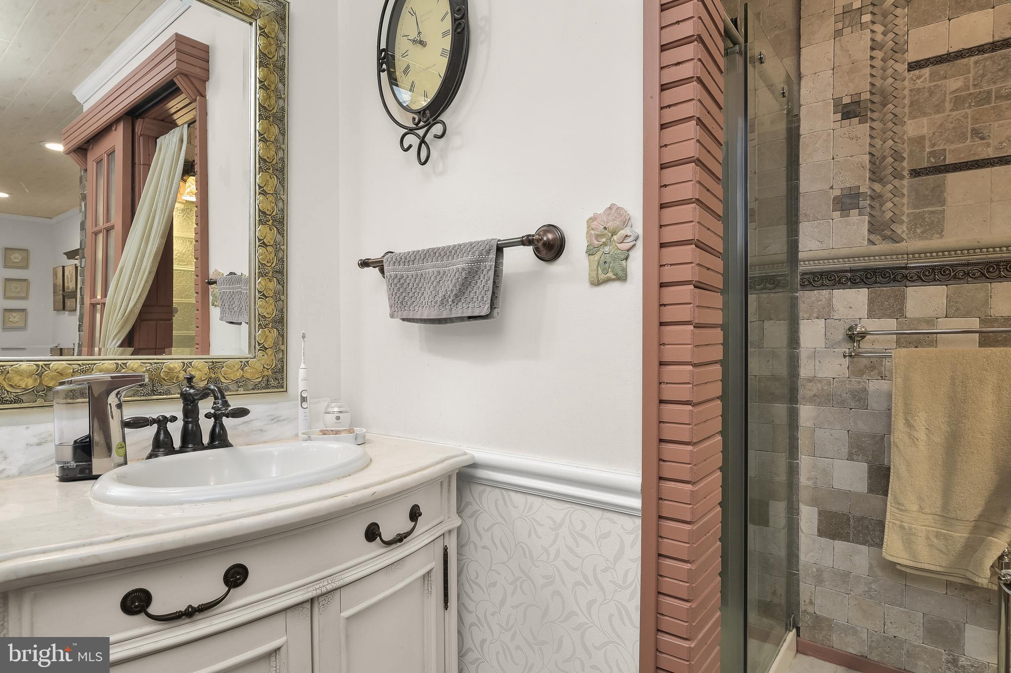 LAYTONSVILLE KNOLLS - Residential