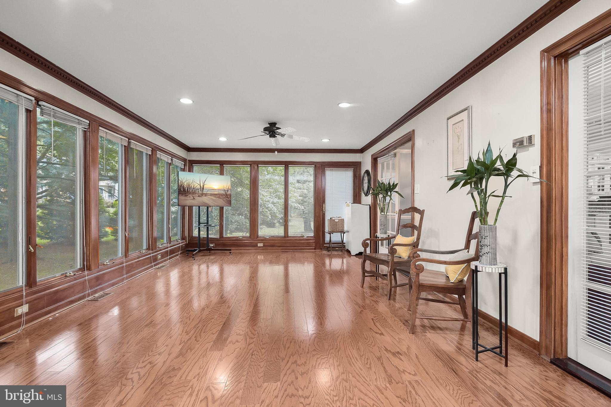 LAYTONSVILLE KNOLLS - Residential