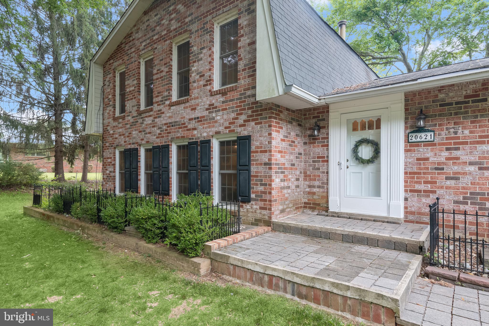 LAYTONSVILLE KNOLLS - Residential