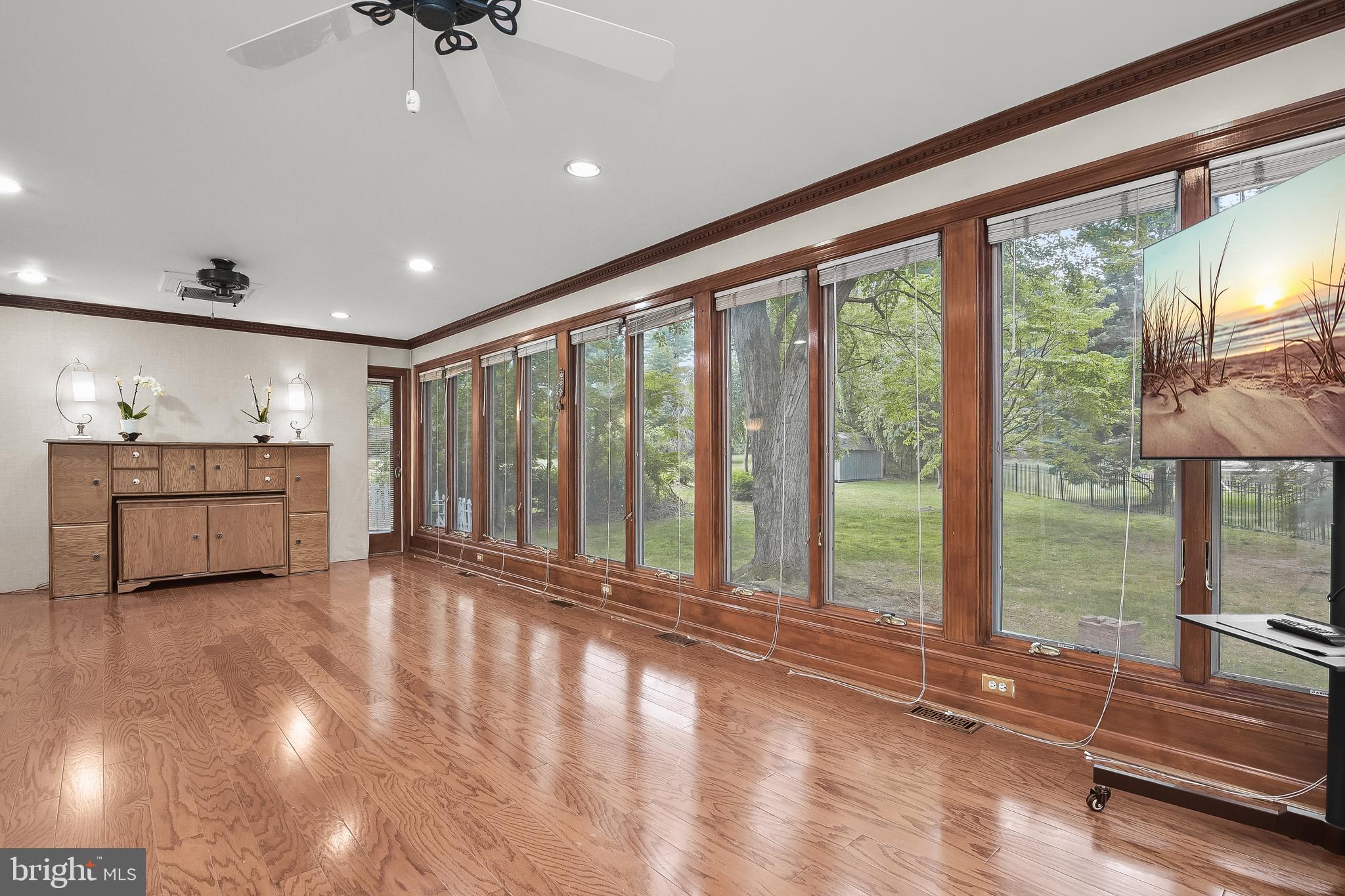 LAYTONSVILLE KNOLLS - Residential