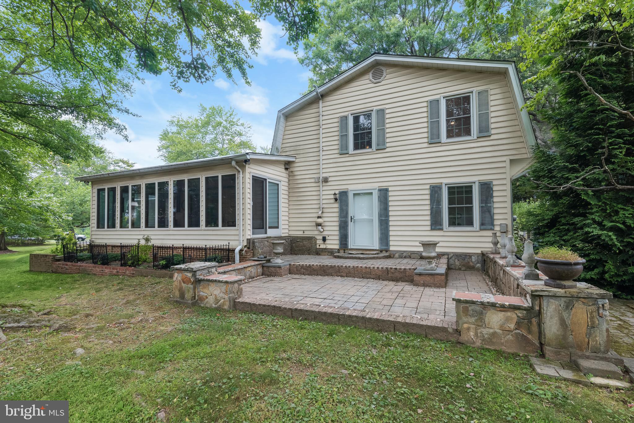 LAYTONSVILLE KNOLLS - Residential