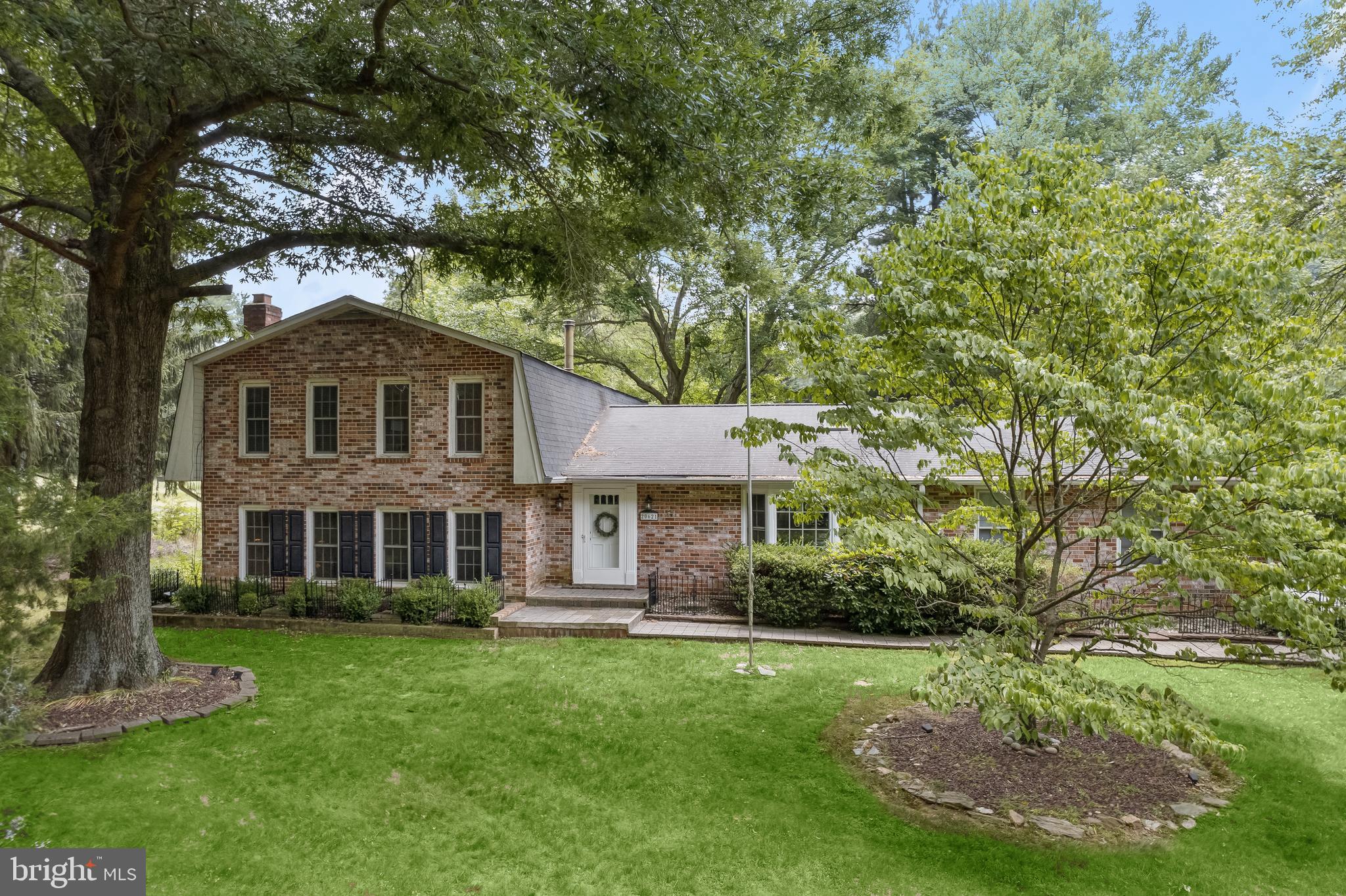 LAYTONSVILLE KNOLLS - Residential