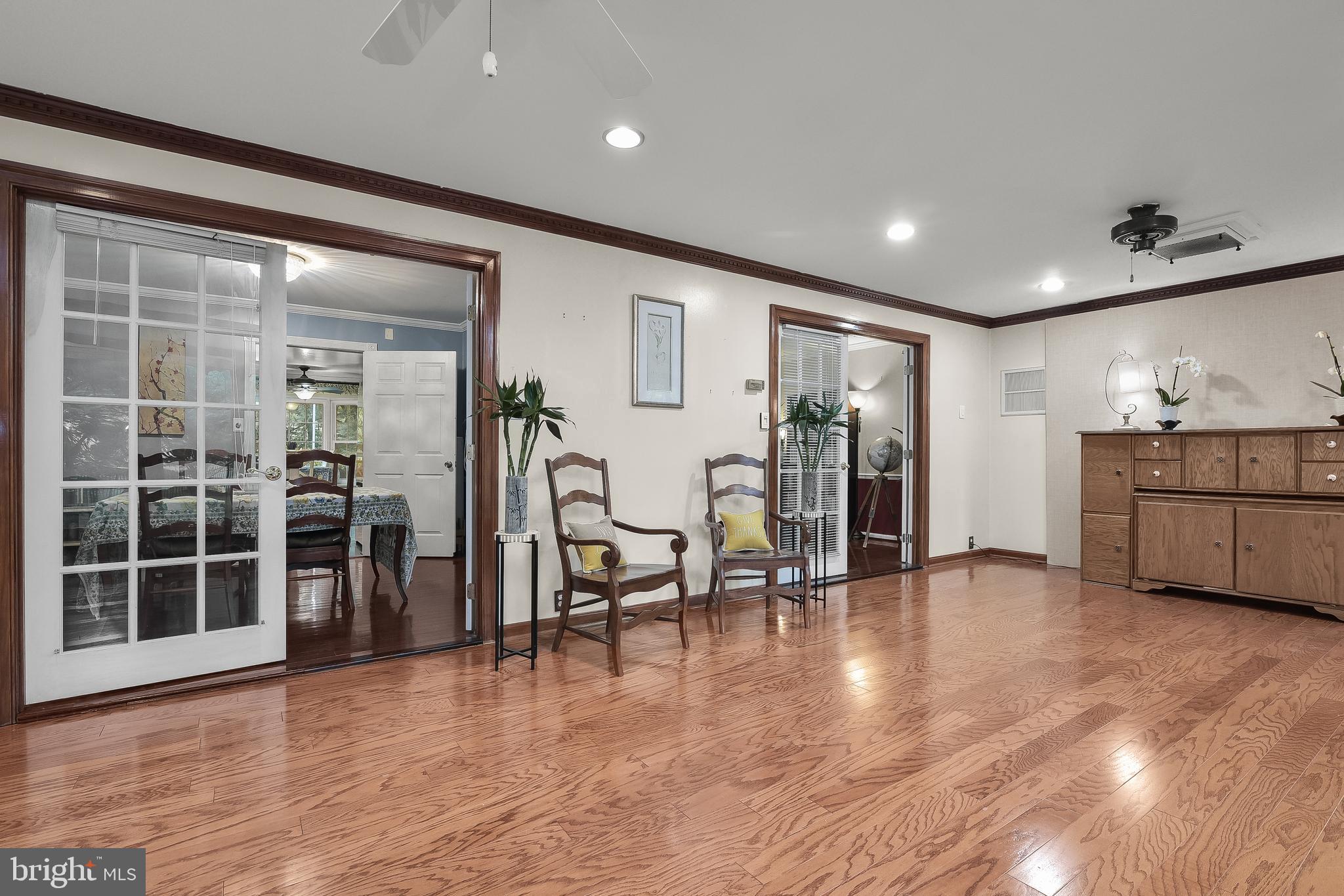 LAYTONSVILLE KNOLLS - Residential