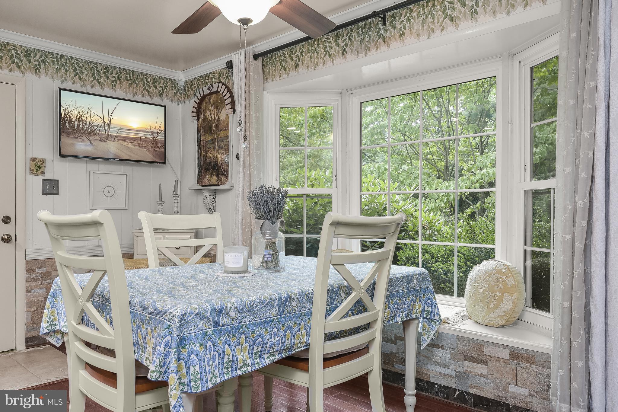 LAYTONSVILLE KNOLLS - Residential