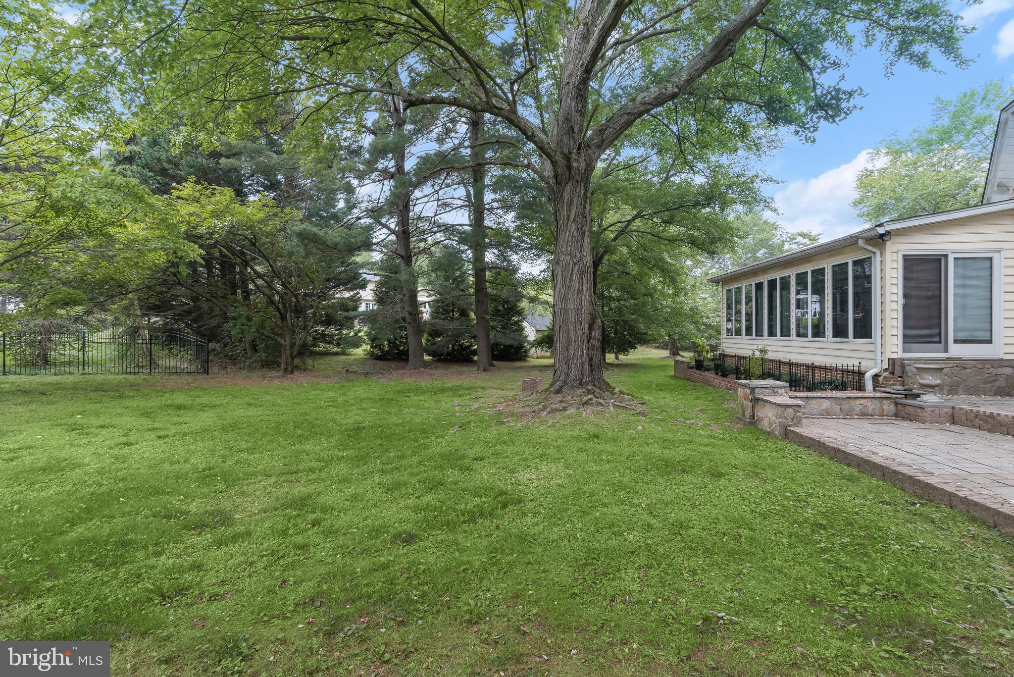 LAYTONSVILLE KNOLLS - Residential