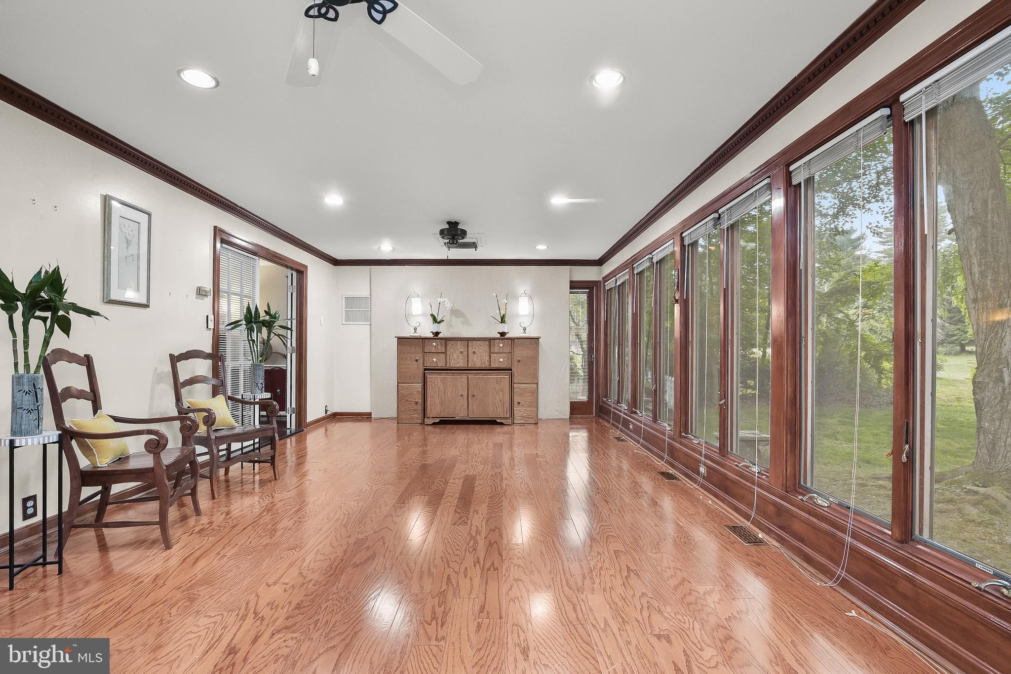 LAYTONSVILLE KNOLLS - Residential