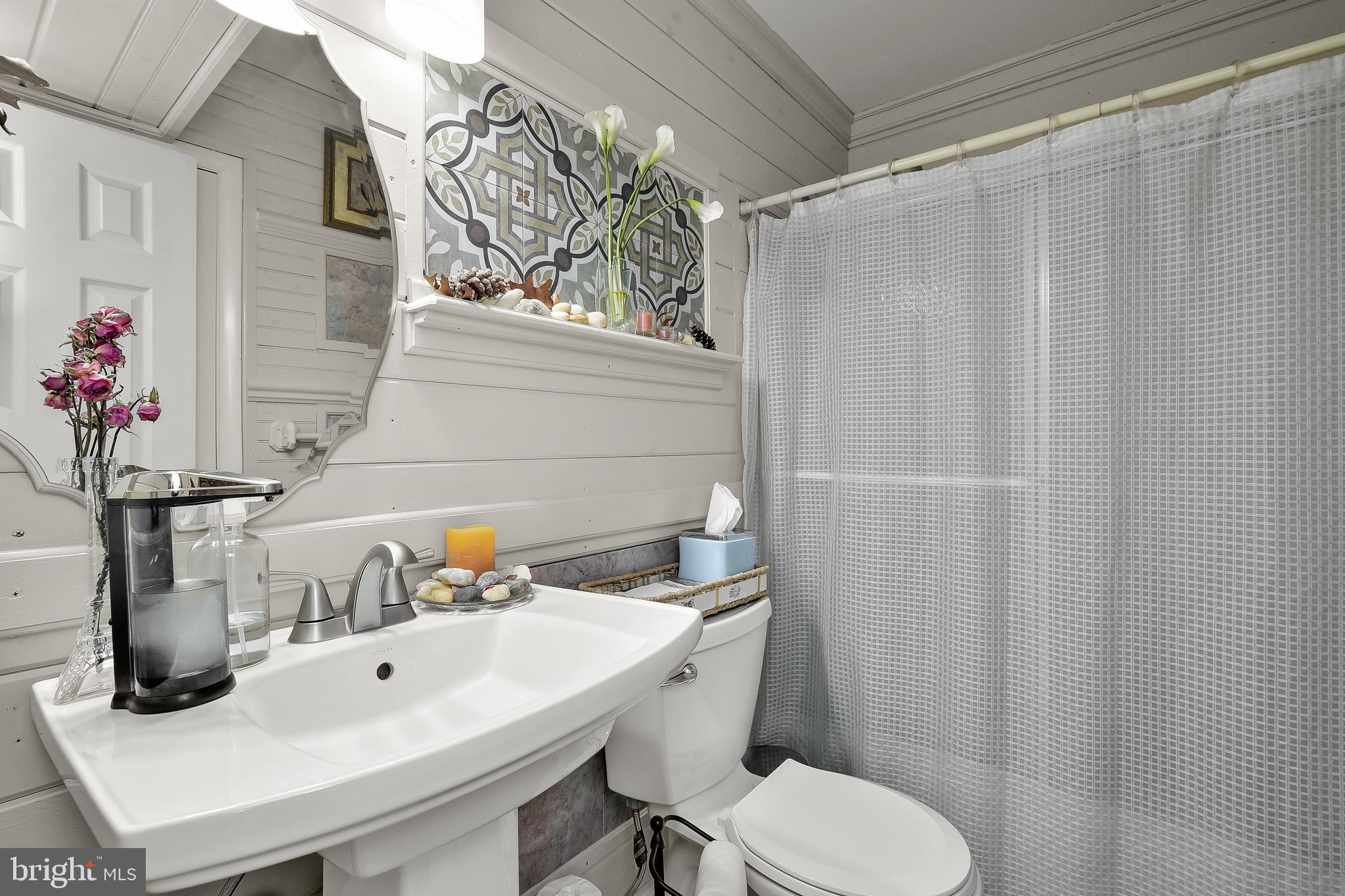 LAYTONSVILLE KNOLLS - Residential