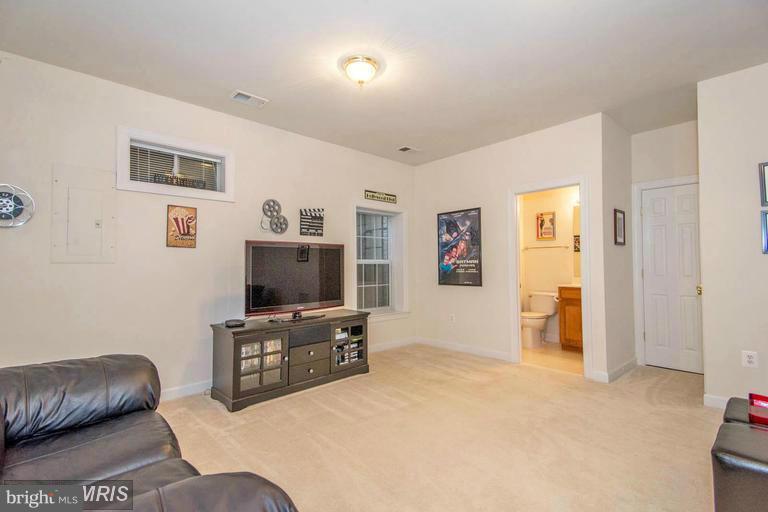 LAUREL HIGHLANDS - Residential Lease