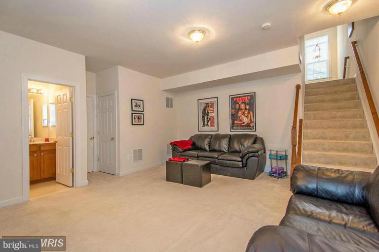 LAUREL HIGHLANDS - Residential Lease