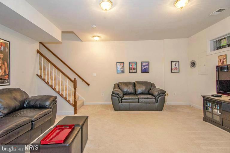 LAUREL HIGHLANDS - Residential Lease