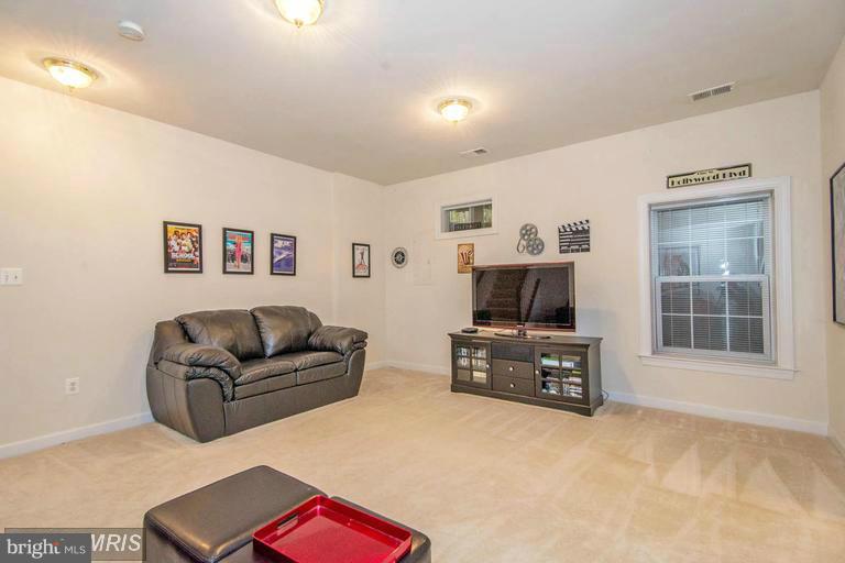 LAUREL HIGHLANDS - Residential Lease