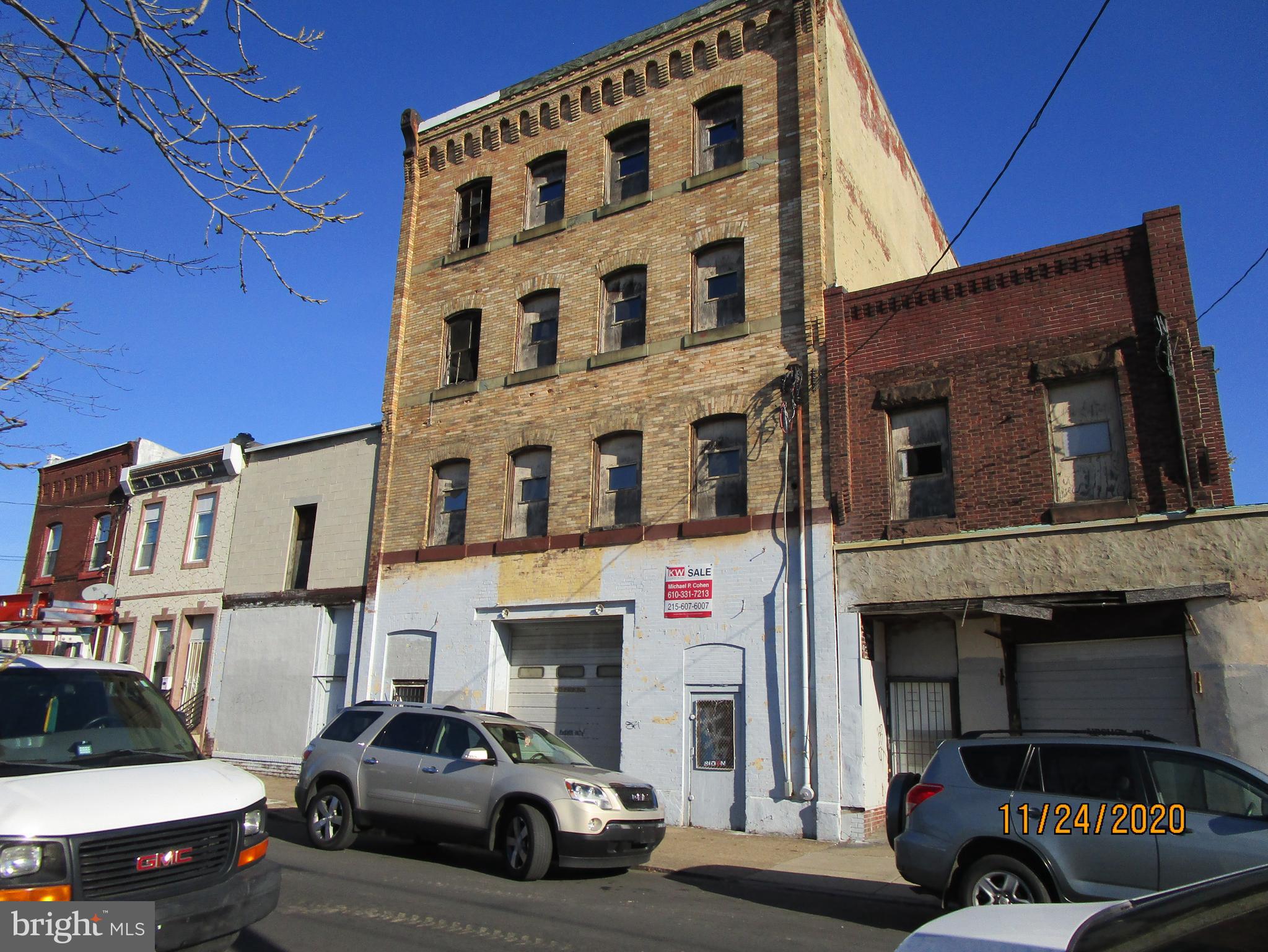 Main image without alt text