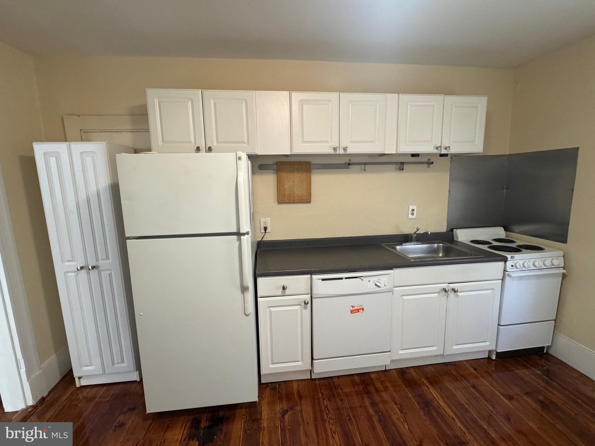 STRASBURG - Residential Lease