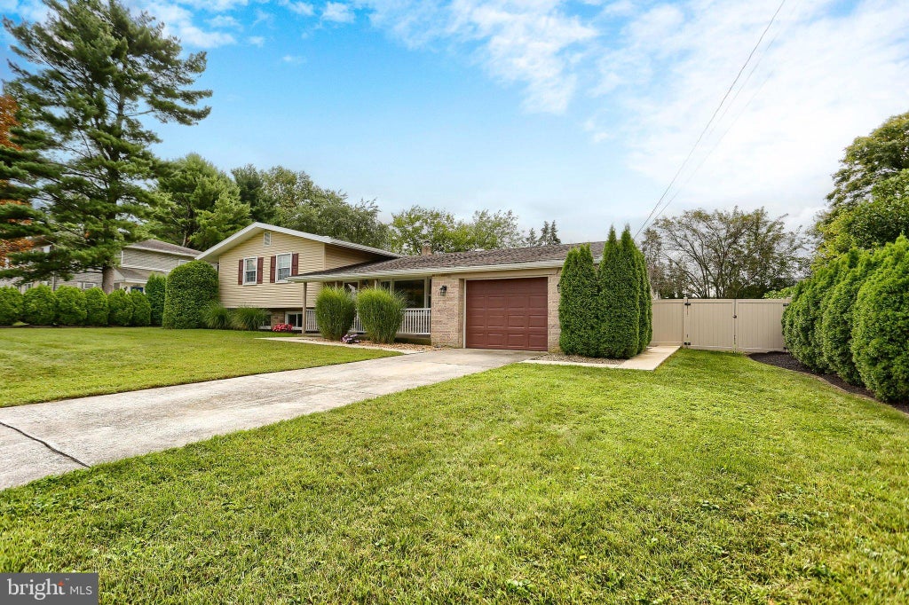 Photo of 6407 Glenwood Street, MECHANICSBURG, PA 17050 (MLS # PACB2058720)
