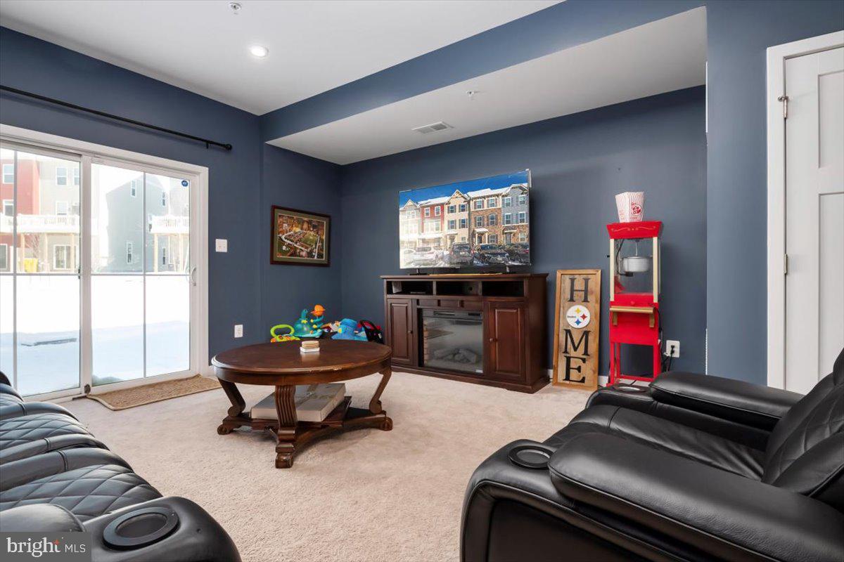 CREEKSIDE VILLAGE - Residential