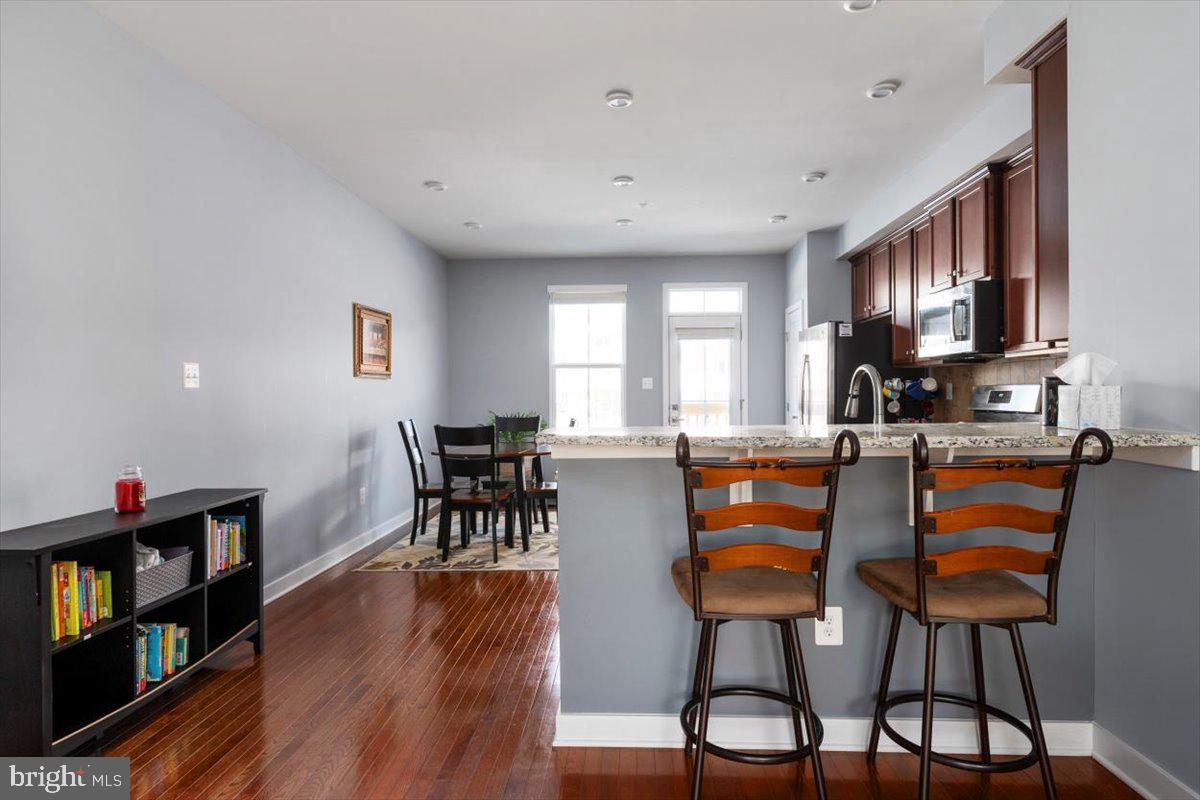 CREEKSIDE VILLAGE - Residential