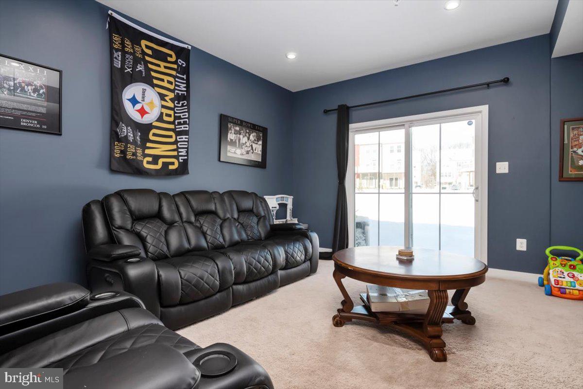 CREEKSIDE VILLAGE - Residential