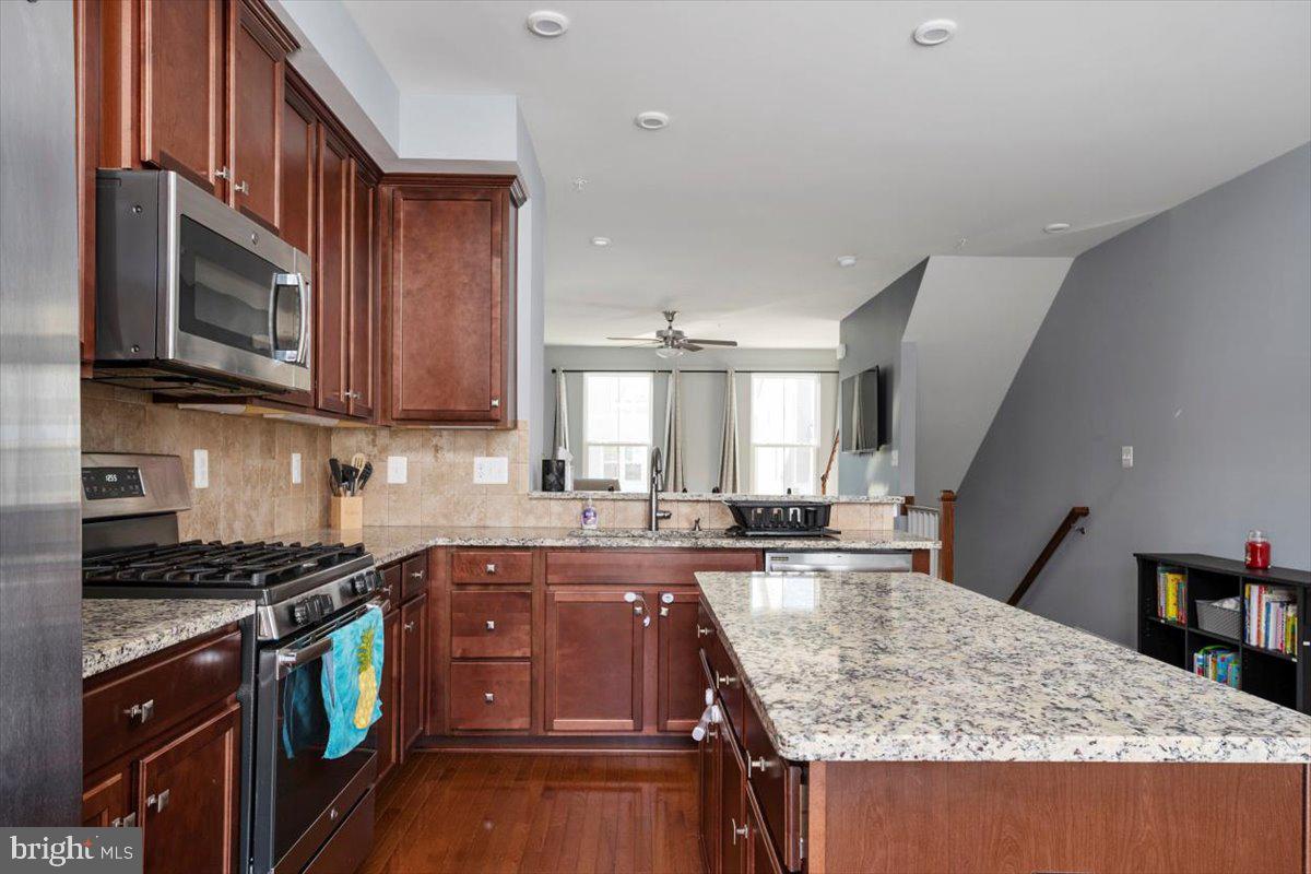 CREEKSIDE VILLAGE - Residential