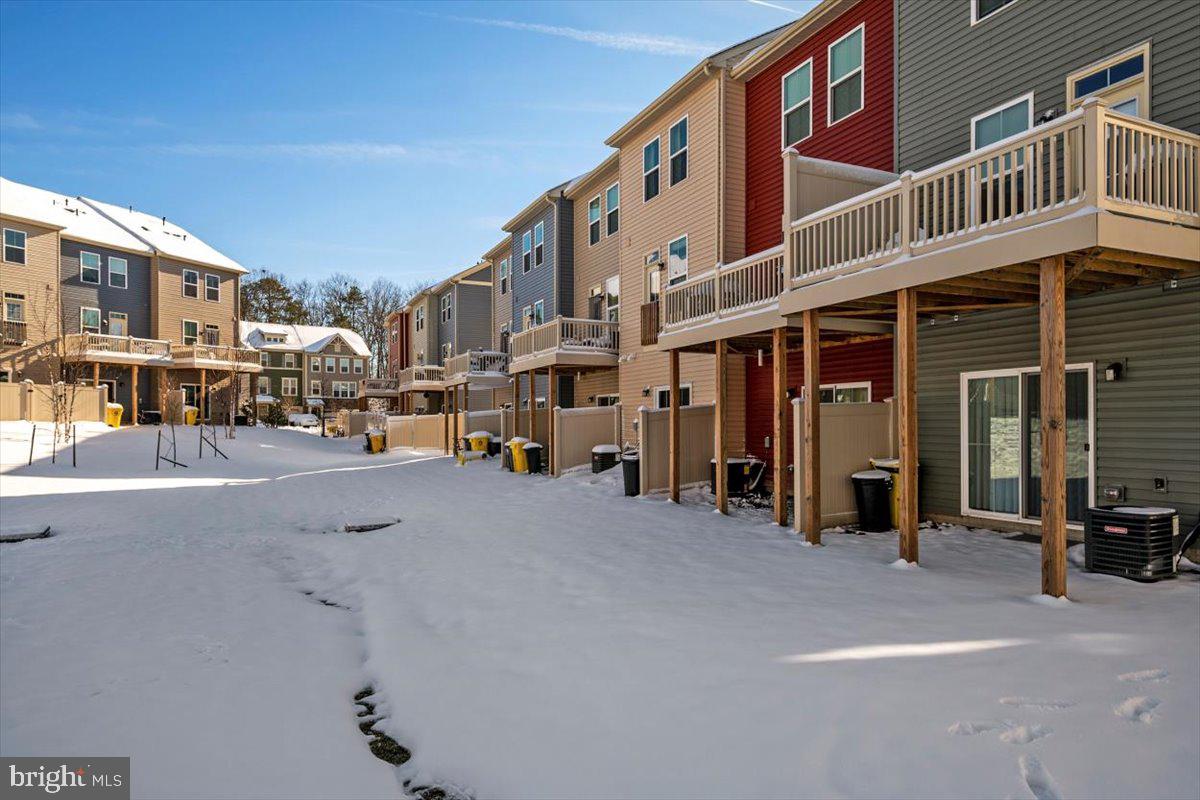 CREEKSIDE VILLAGE - Residential