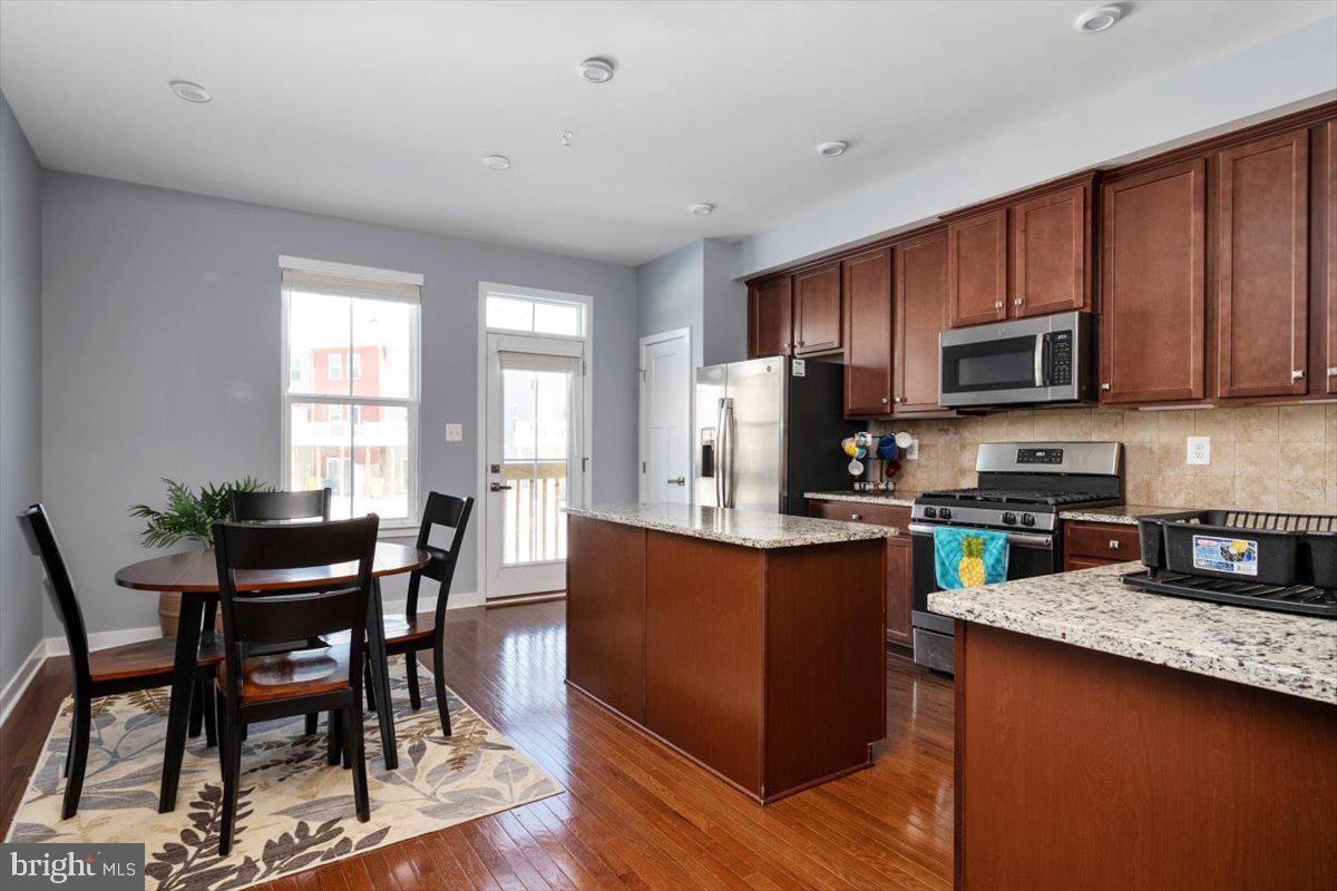 CREEKSIDE VILLAGE - Residential