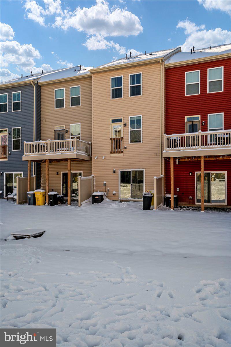 CREEKSIDE VILLAGE - Residential