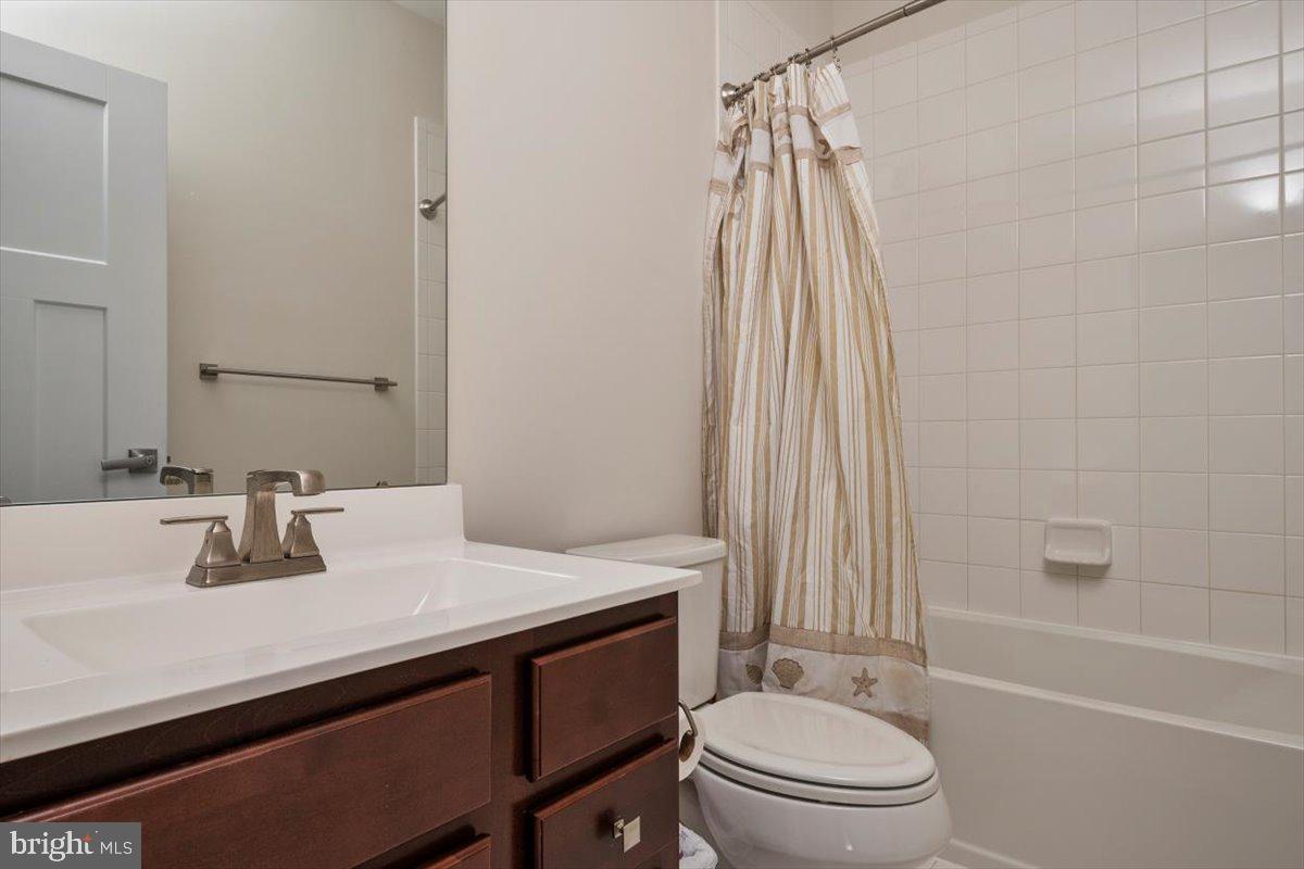 CREEKSIDE VILLAGE - Residential