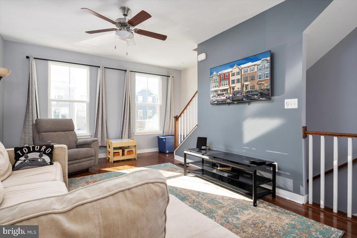 CREEKSIDE VILLAGE - Residential