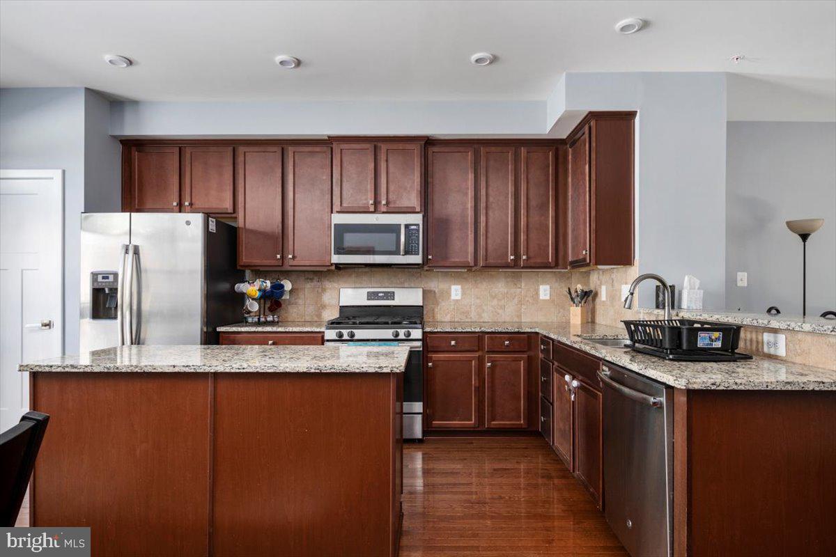 CREEKSIDE VILLAGE - Residential