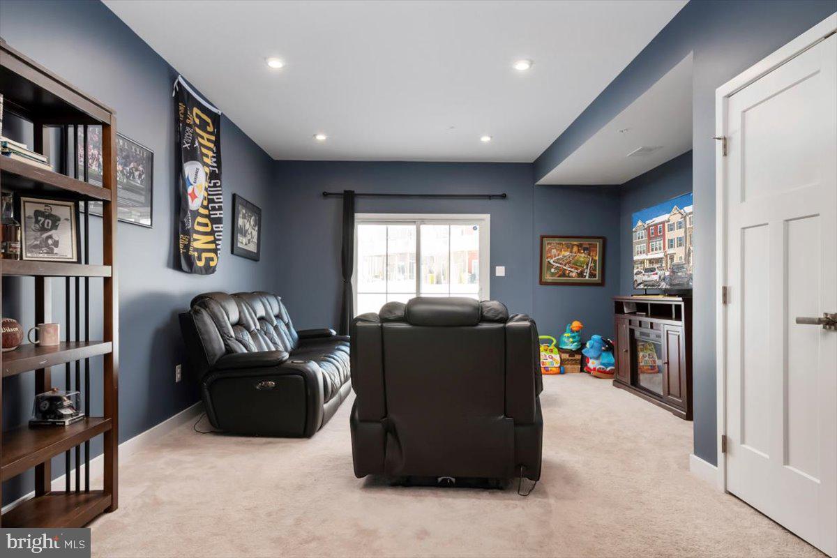 CREEKSIDE VILLAGE - Residential