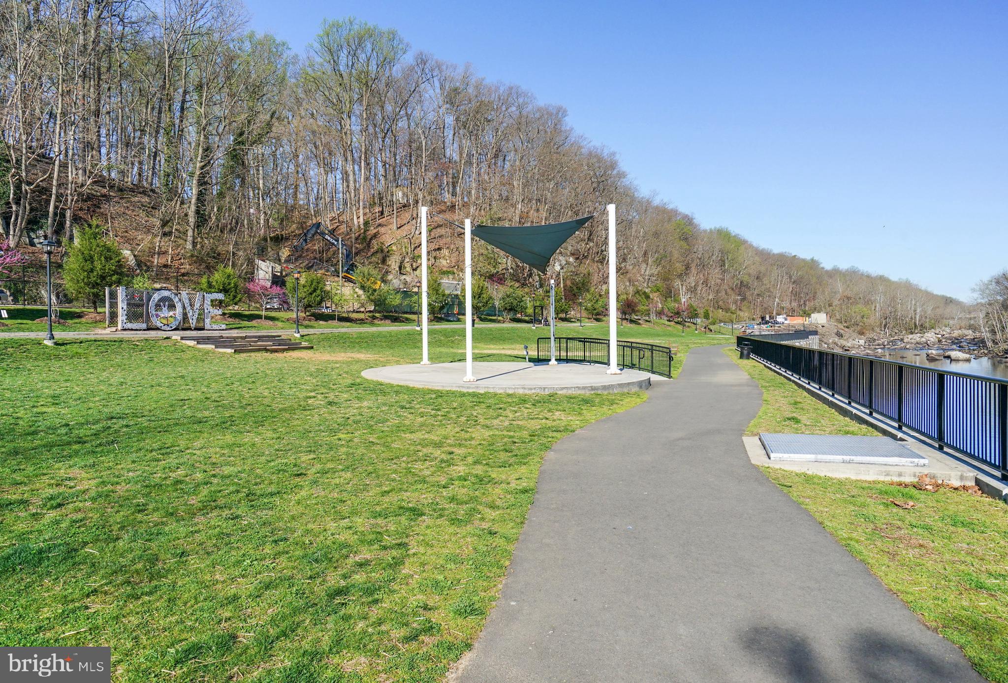 THE TOWNS OF OCCOQUAN MI - Residential Lease