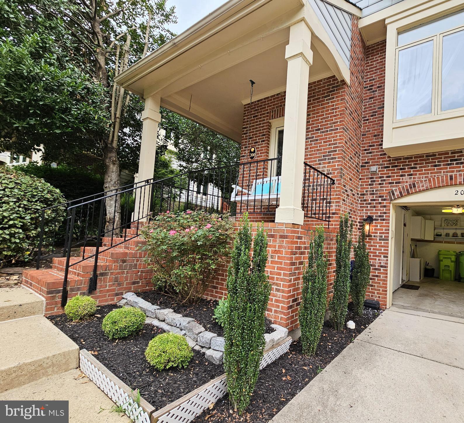 THE TOWNS OF OCCOQUAN MI - Residential Lease