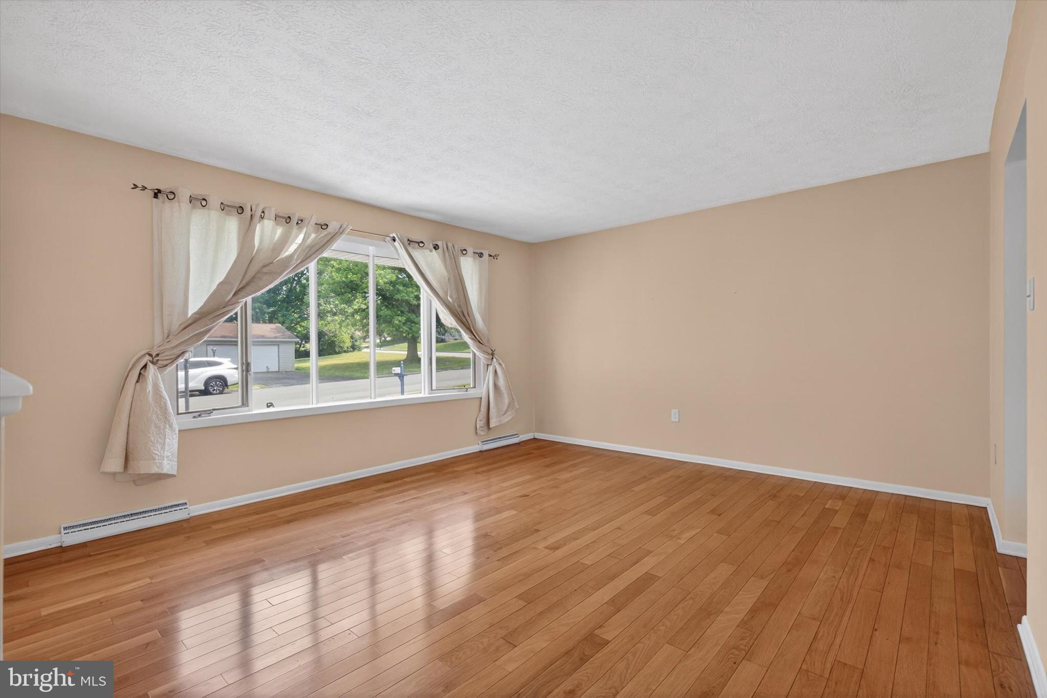 807 LANCELOT AVENUE