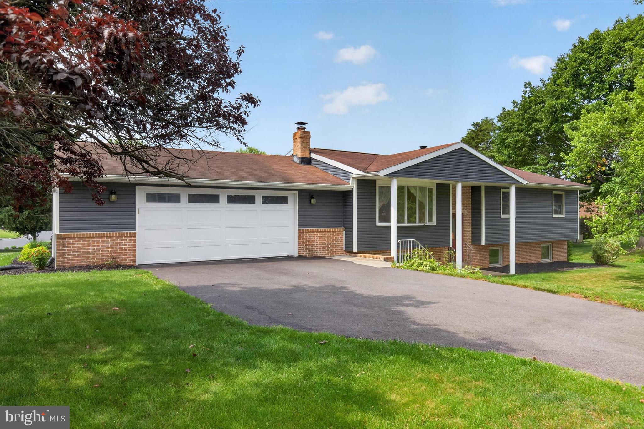 807 LANCELOT AVENUE