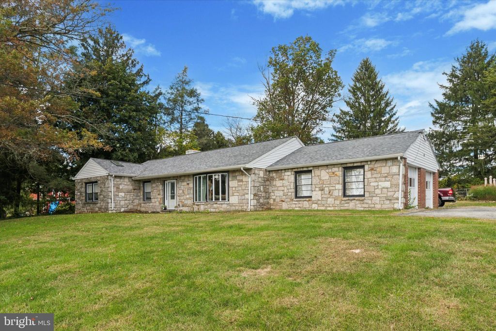 Photo of 435 W Kings Highway, COATESVILLE, PA 19320 (MLS # PACT2111366)