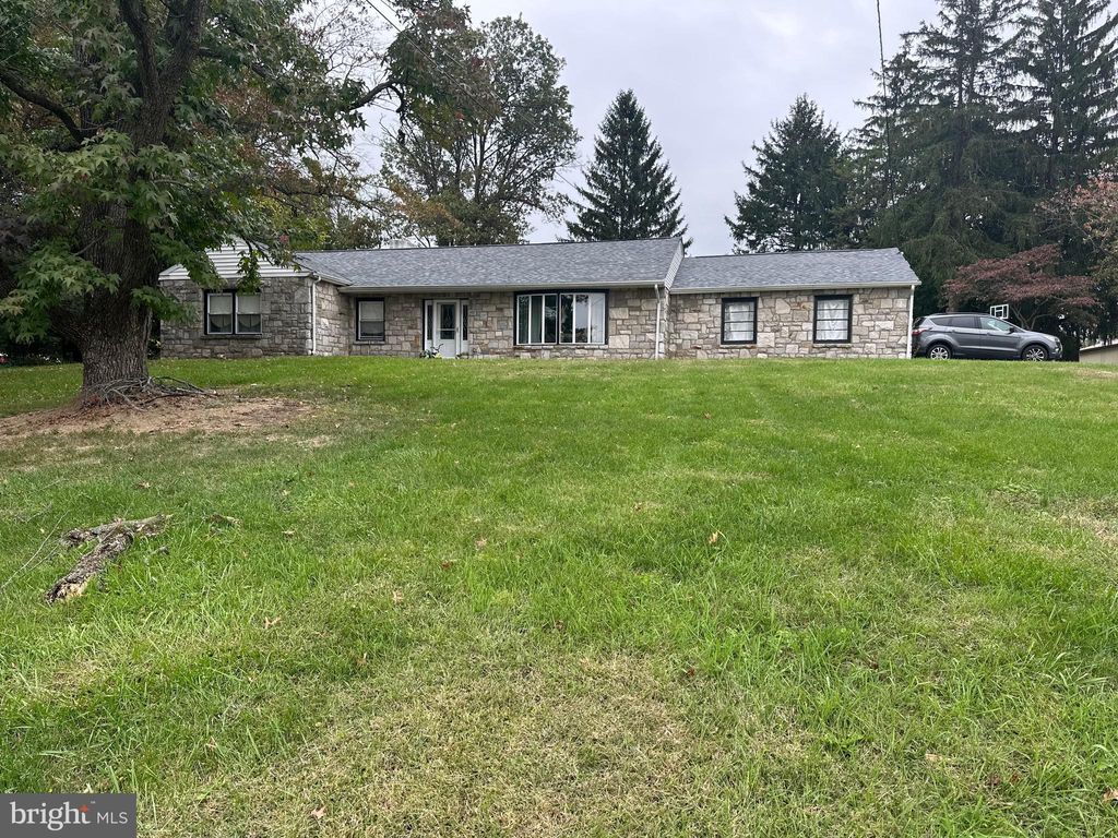 Photo of 435 W Kings Highway, COATESVILLE, PA 19320 (MLS # PACT2111366)