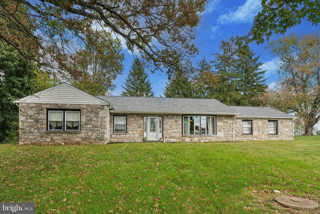 Photo of 435 W Kings Highway, COATESVILLE, PA 19320 (MLS # PACT2111366)