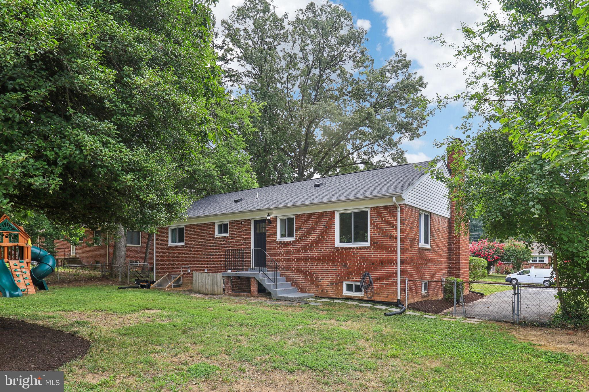 BROYHILL PARK - Residential