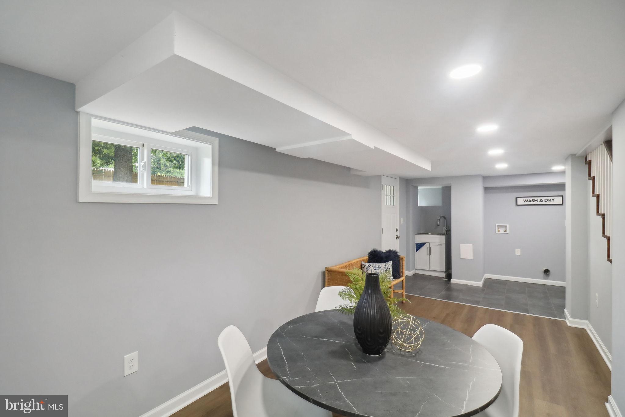 BROYHILL PARK - Residential