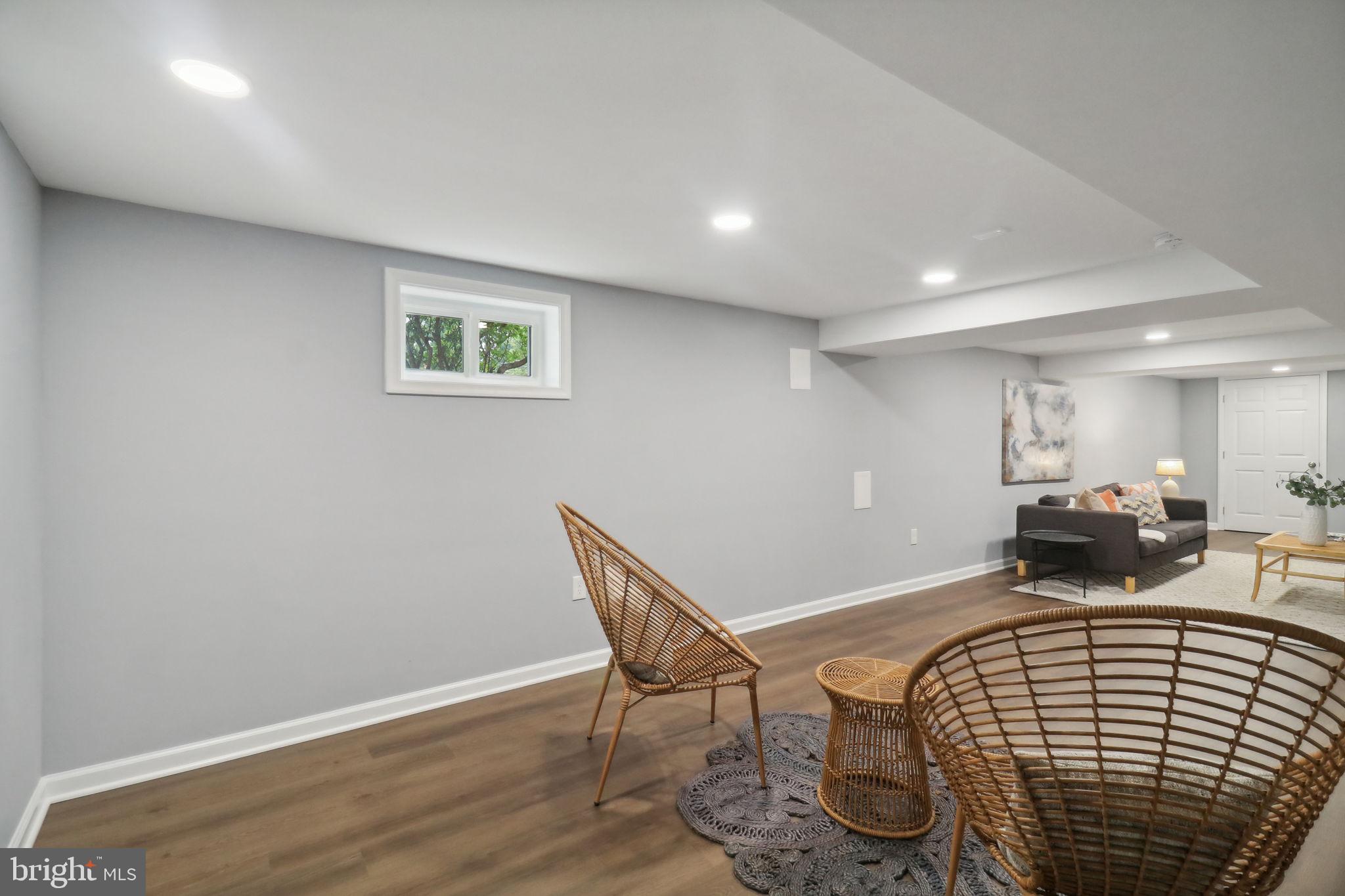 BROYHILL PARK - Residential