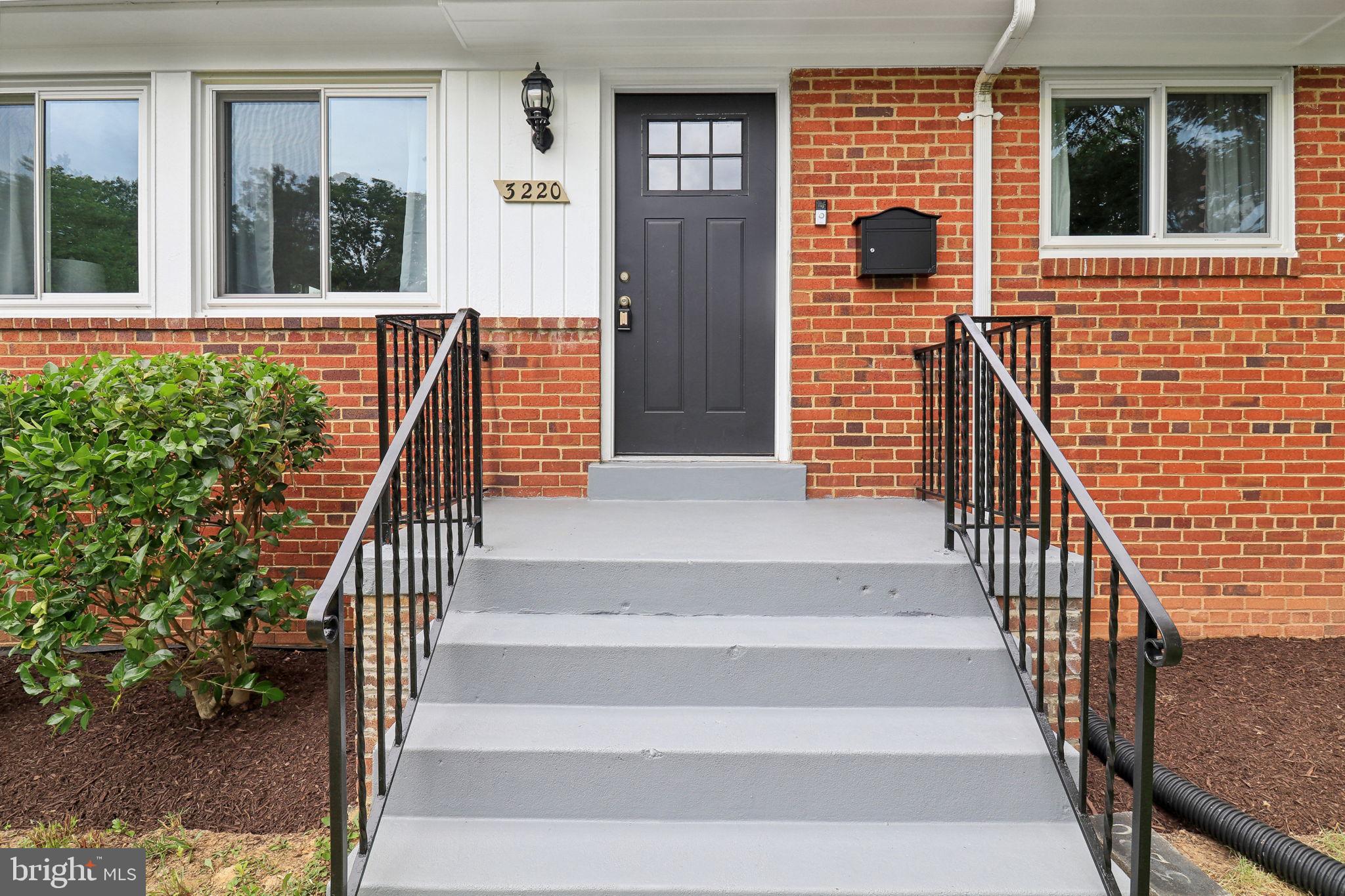 BROYHILL PARK - Residential